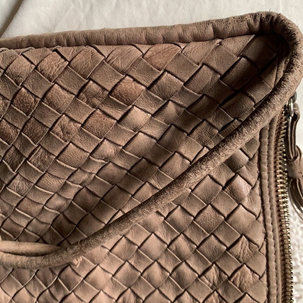 Bottege Veneta Large Intrecciate Crossbody - Picture 13 of 13